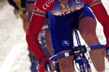 Sleek angular and powerful, the AR2 is a blue and grey stealth fighter.